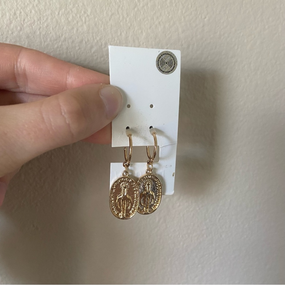 Gold Tone Detailed Oval Dangle Earrings Girly Jewelry Accessory Statement Boho